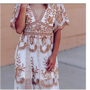 Cloud Ten Embroidered Floral White Maxi Dress size Small